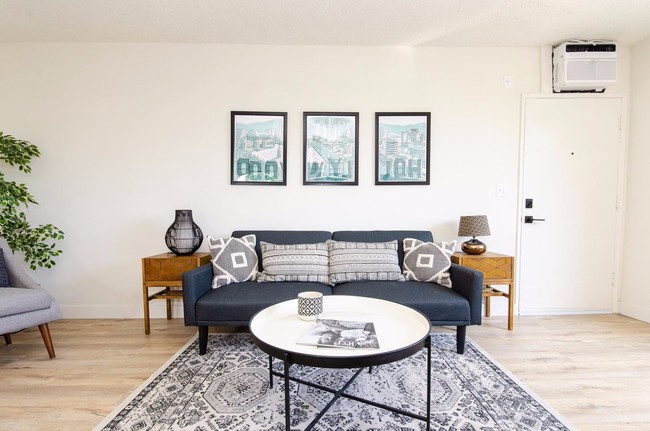 Foto del edificio - 4575 W Maplewood Ave