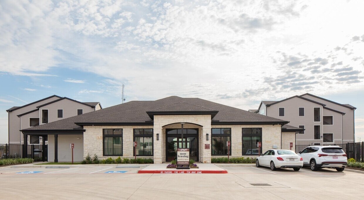 Foto principal - 12111 S Main St