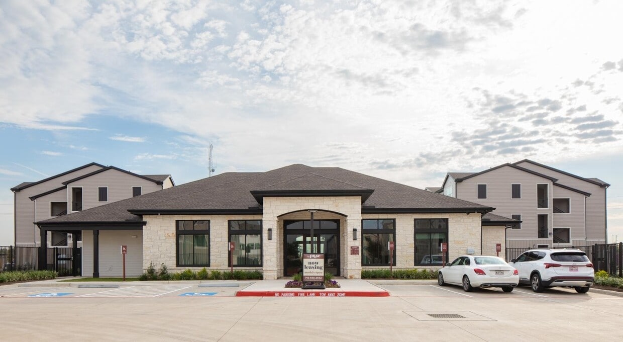 Primary Photo - 12111 S Main St