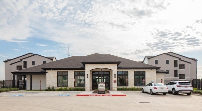 Building Photo - 12111 S Main St