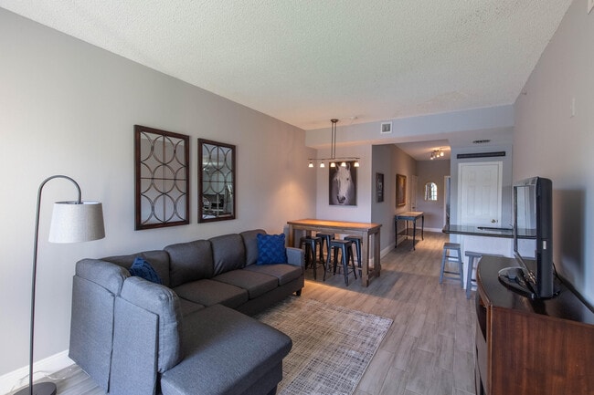 Building Photo - 2040 Greenview Shores Blvd