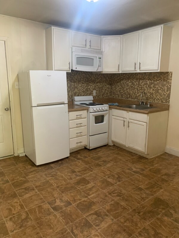 115 Florence St Unit 15, Graham, NC 27253 Room for Rent in Graham, NC