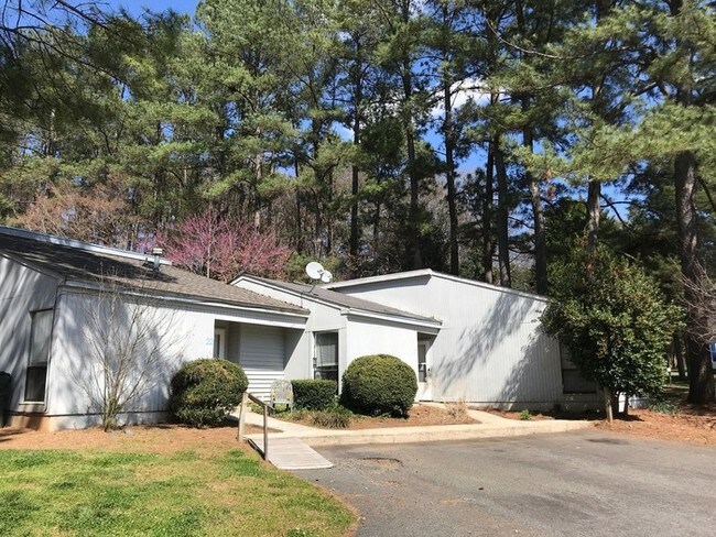Building Photo - 1 Bed, 1 Bath - Apartment