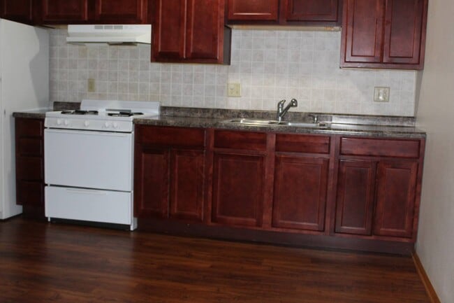 Building Photo - 1320 Maple Dr