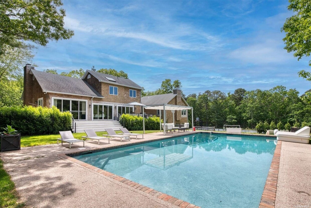 Foto principal - 858 Old Sag Harbor Rd