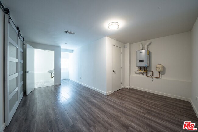 Foto del edificio - 5941 Barton Ave