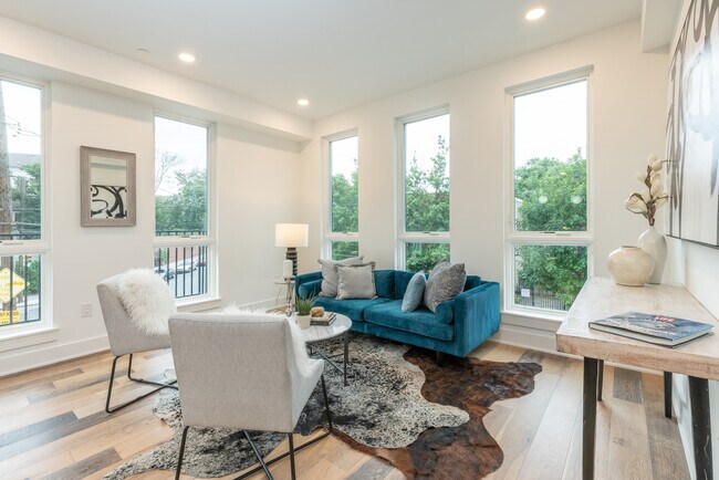 Living RM2 - 2509 Grays Ferry Ave