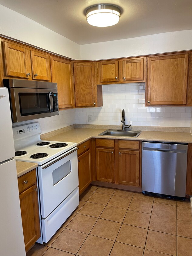 Kitchen in 1 bedroom - Lantana Village Apartments