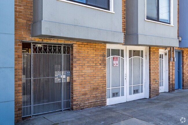Entrance - 351 21st Ave