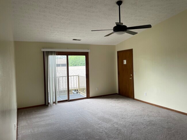 Building Photo - 1295 Robbins Run Ct