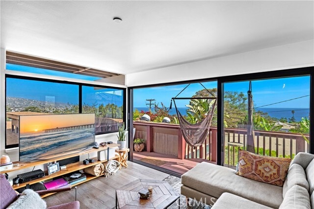 Building Photo - 290 La Brea St