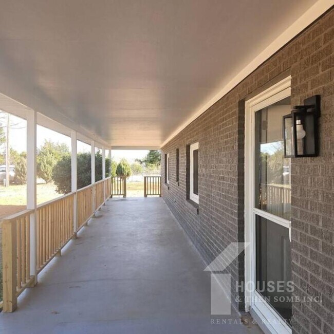 Foto del edificio - 102 Pierce Cook Rd