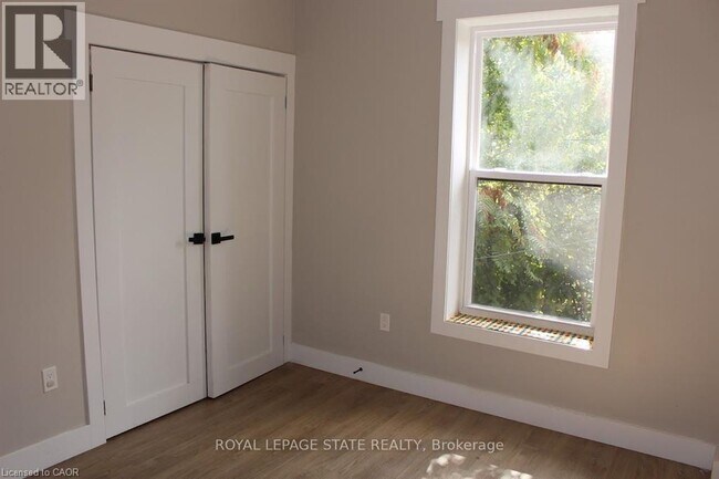 Photo du bâtiment - 500 Main St E