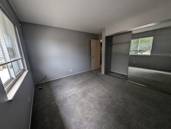 Building Photo - 3355 S Flower St