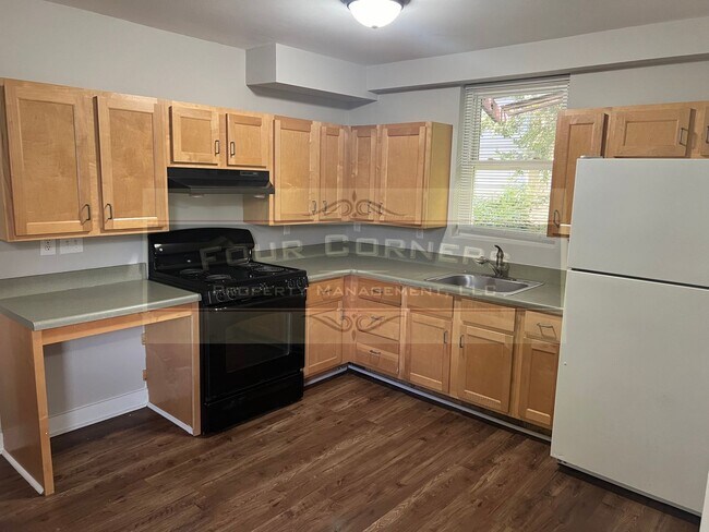 Foto del edificio - 1472 N Cherry St