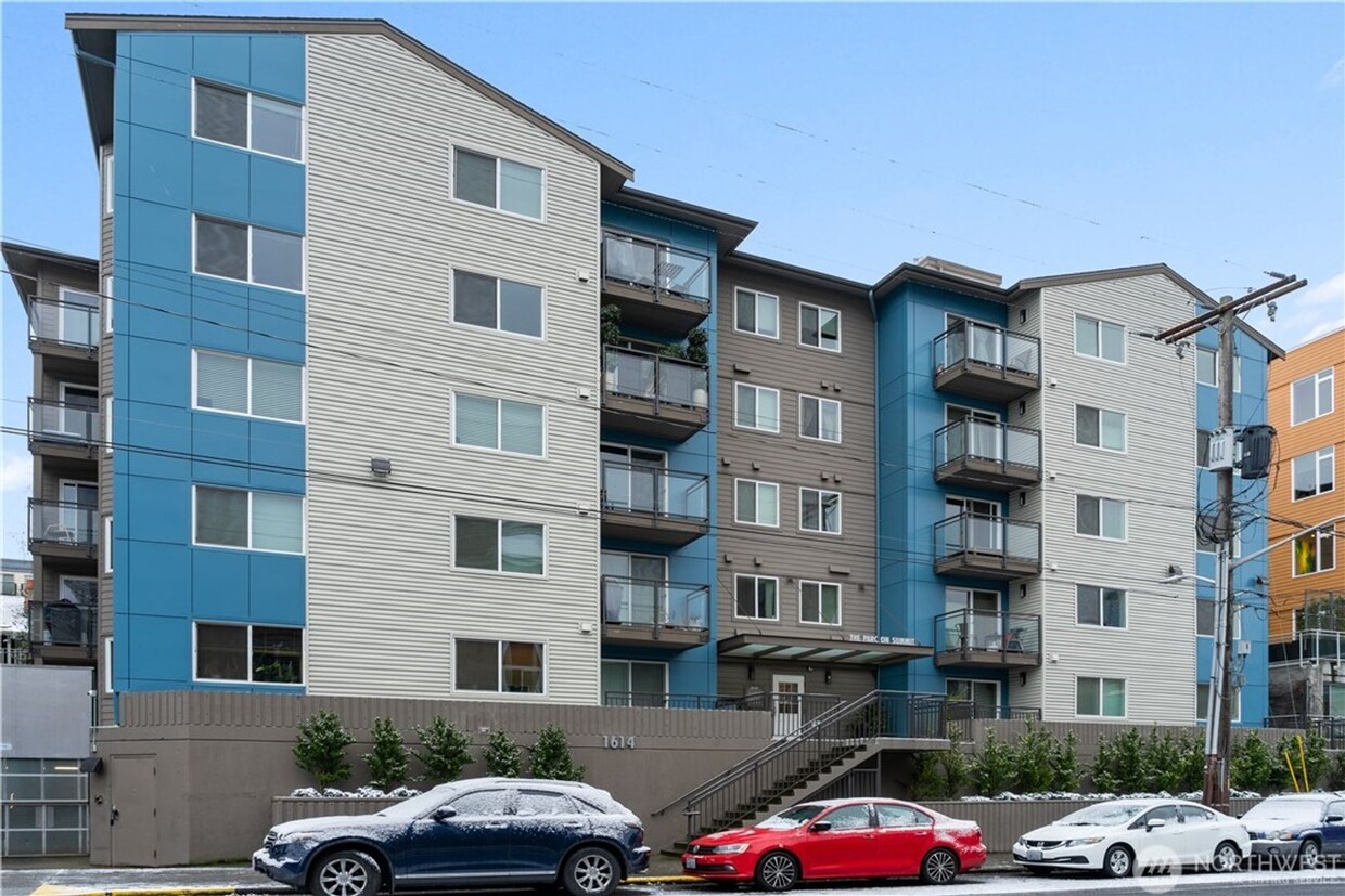 Primary Photo - Charming 1 Bed 1 Bath Condo on Capitol Hil...