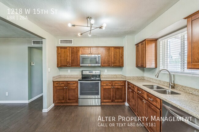 Foto del edificio - 1218 W 15th St