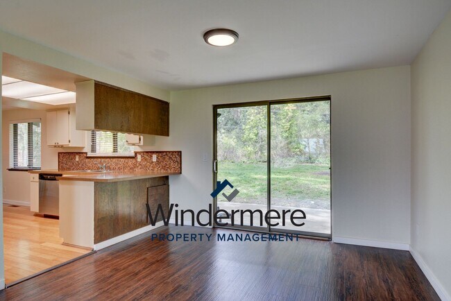 Building Photo - 3-bedroom, 2.5-bathroom With Private Beach Access