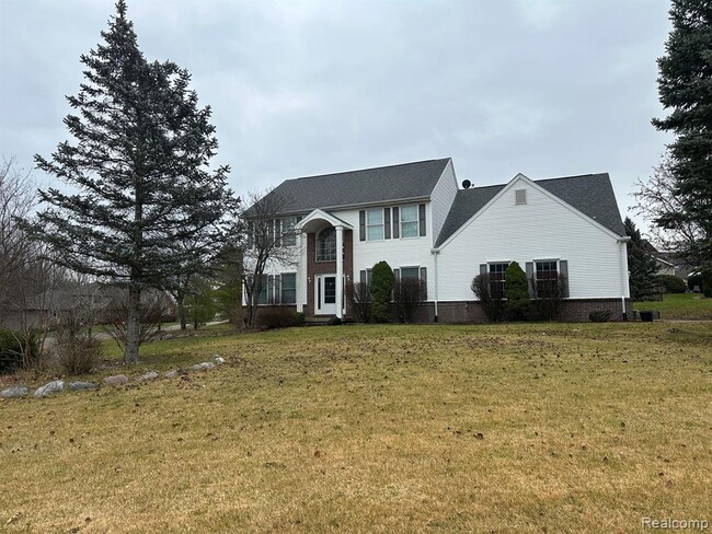 Building Photo - 9145 Meadowland Dr