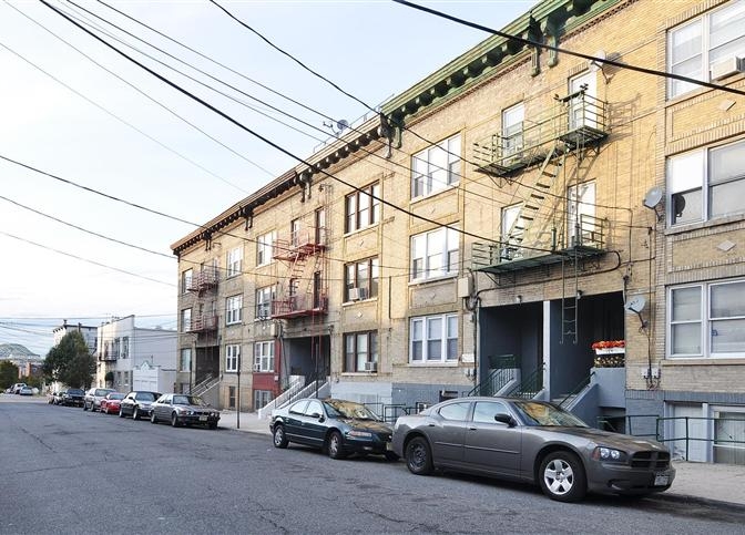 Primary Photo - 129 W 54th St