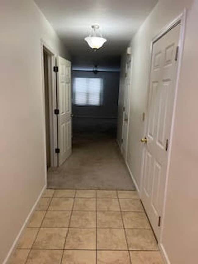 Building Photo - 487 Sparrow Way