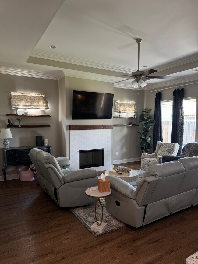 Building Photo - 103 Ella Hill St