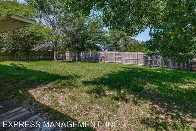 Building Photo - 4 br, 2 bath House - 218 W Independence - ...
