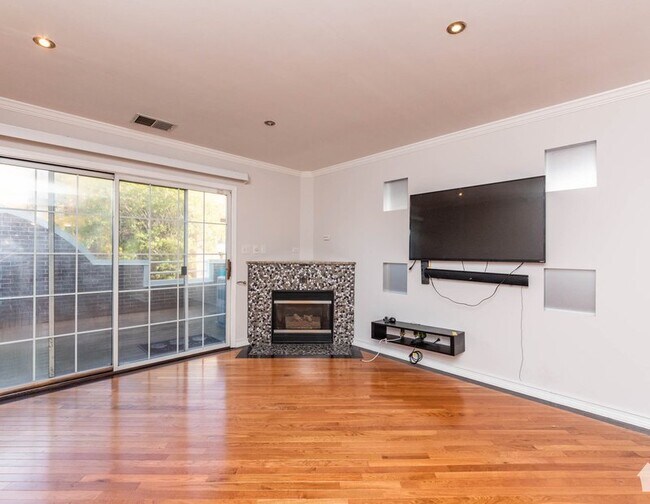 Foto del edificio - 5035 Warren St