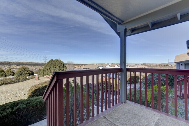 Foto del edificio - Great views from this 2X2 Montana Terrace ...