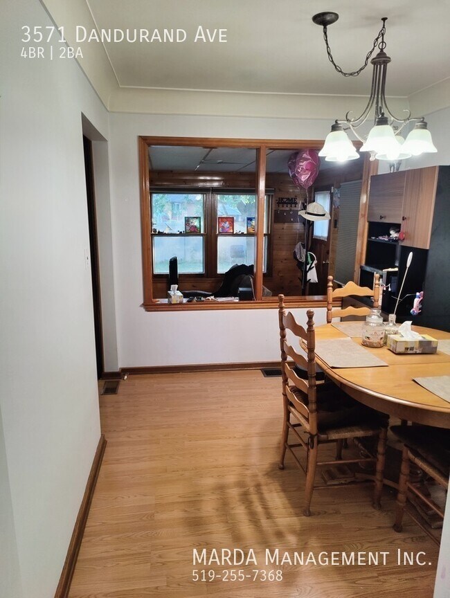 Photo du bâtiment - CHARMING 4 BED/1.5 BATHS INGLE FAMILY HOME SOUTH WINDSOR + UTILITIES