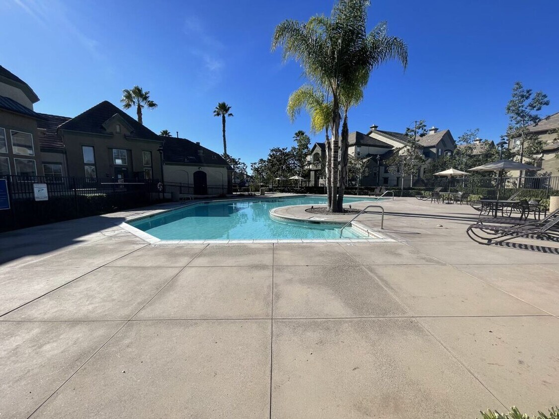 Primary Photo - Beautiful 2nd Story 2 Bed 2 Bath House in ...