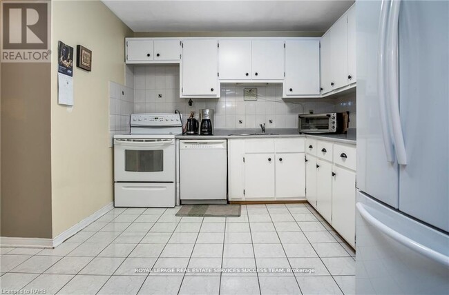 Building Photo - 119 Avondale St