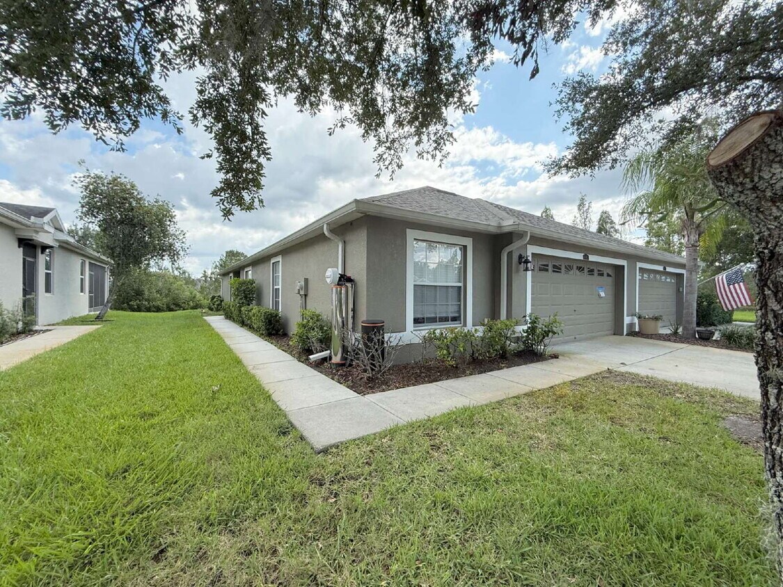 Foto principal - "Charming 3-Bedroom Townhouse in Wesley Ch...