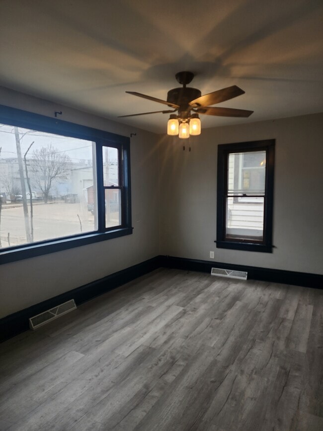 Building Photo - 2744 Pinard St