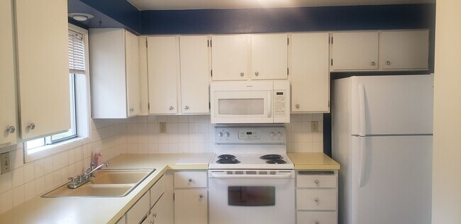 Foto del edificio - 13315-13317 E 26th Ave