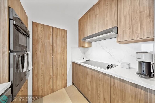 Foto del edificio - 3020 NE 32nd Ave
