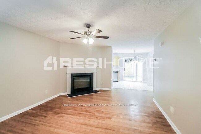 Building Photo - 444 Spring Head Ct
