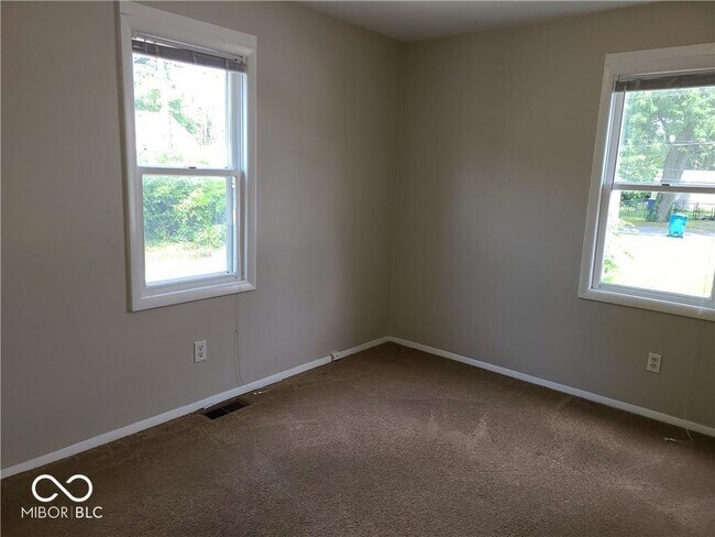 Foto del edificio - 5838 Rosslyn Ave