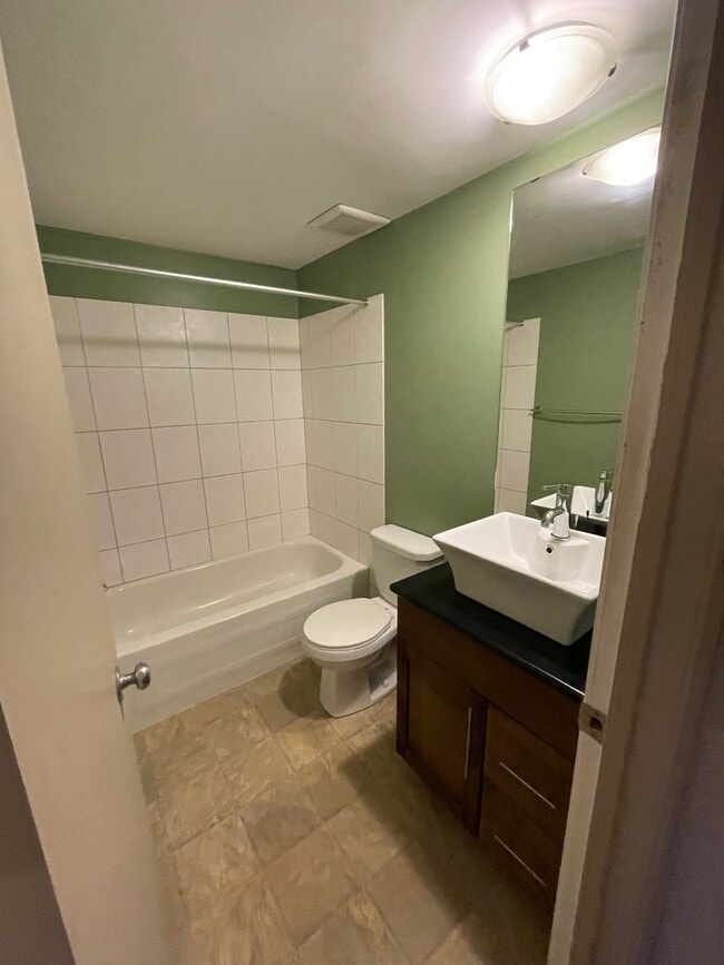 Photo du bâtiment - 601 Lansdowne Ave