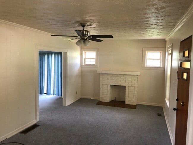 Building Photo - 1505 Rugby Rd