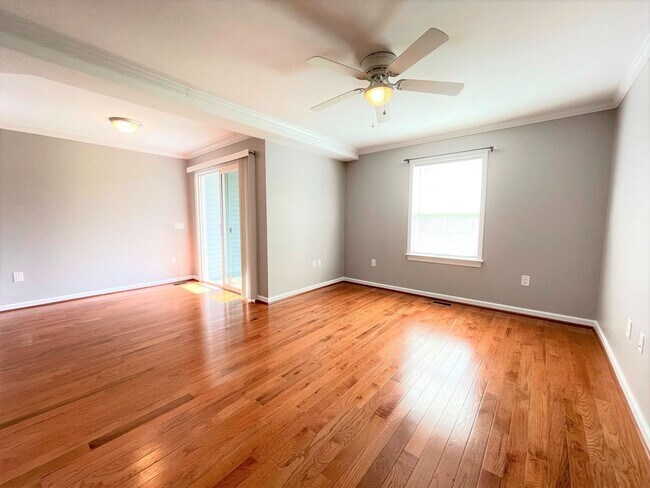 Foto del edificio - 112 N Maple St