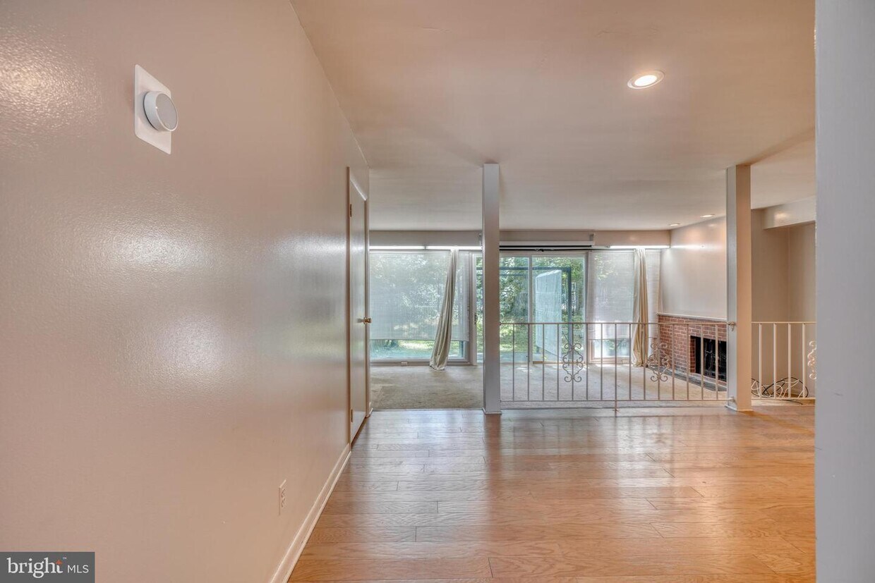 Foto principal - 7304 Park Village Ct