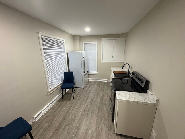 Building Photo - 2105 Cleveland Ave NW