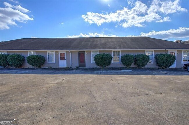 Building Photo - 124 Evergreen Trail SE
