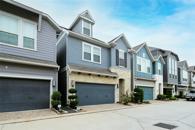 Building Photo - 10922 Brambling Wood Dr