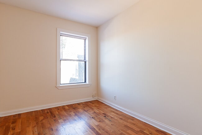 Building Photo - 1448 W Byron St