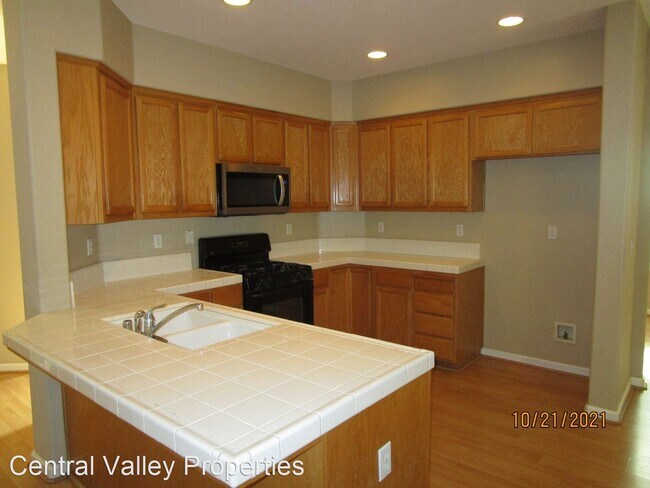 Foto del edificio - 4 br, 3 bath House - 2465 Ozark Drive