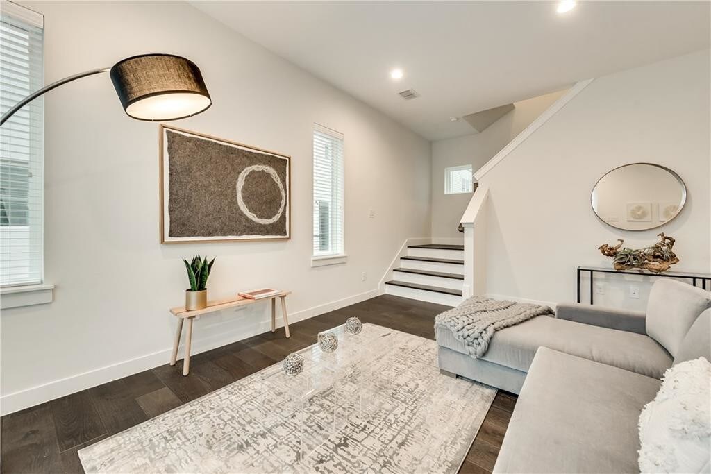 Foto del edificio - 1518 N Carroll Ave