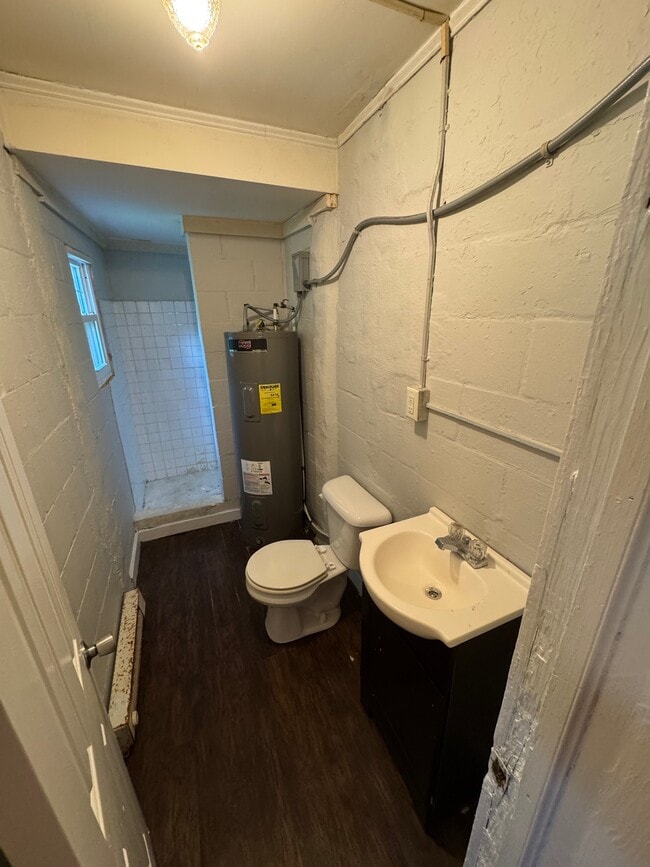 Building Photo - 411 Hadley St SE