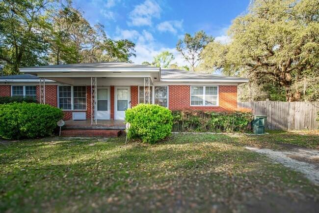 Building Photo - 808 W Tharpe St